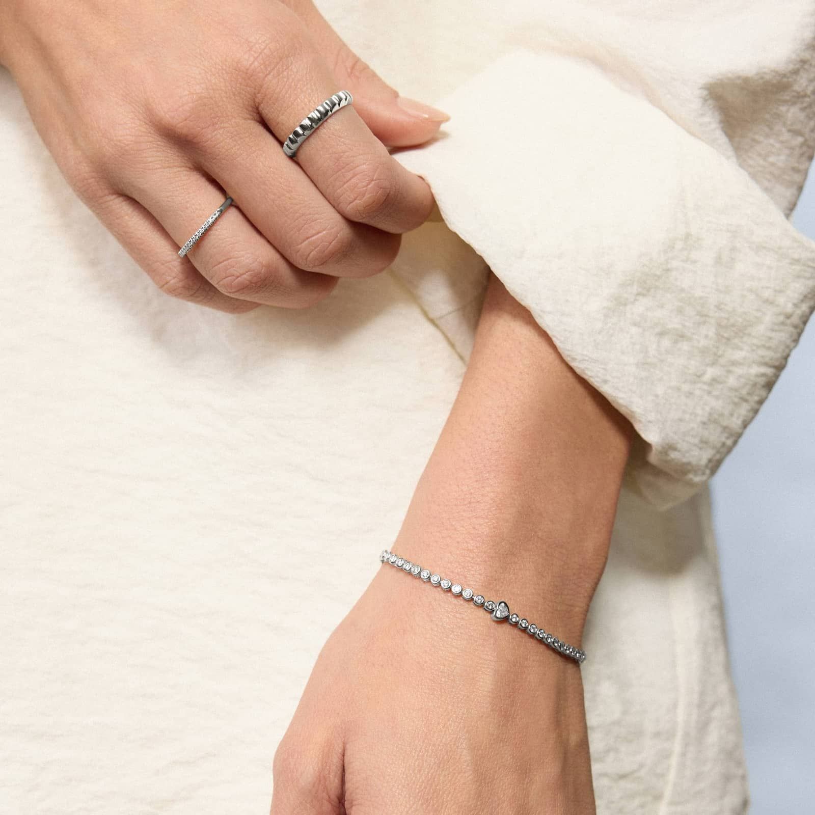 Round Lab-Grown Diamond Tennis Bracelet with Bezel Heart Center in 14K White Gold 3